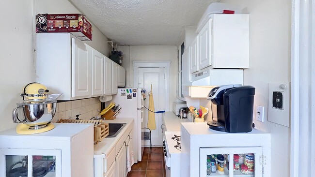 Building Photo - HOT Allston 1BR Listing!!