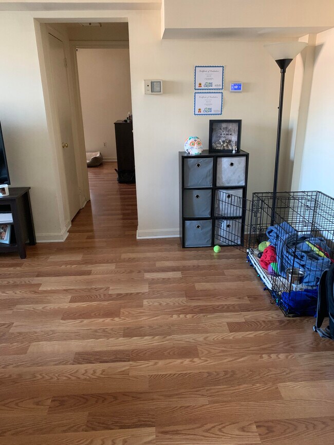 Sala de estar - 1735 N Rhodes St