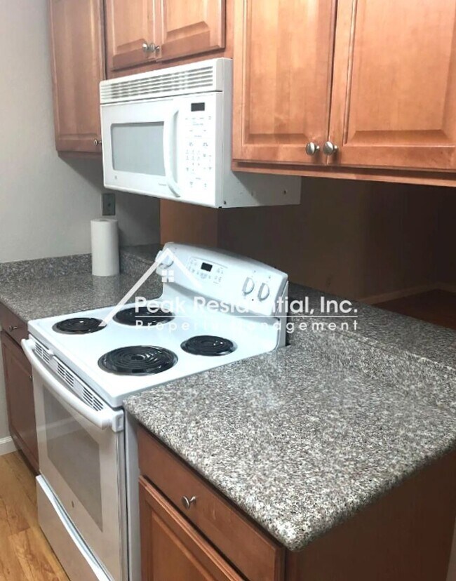 Building Photo - 2 br, 1 bath House - 5049 Walnut Ave