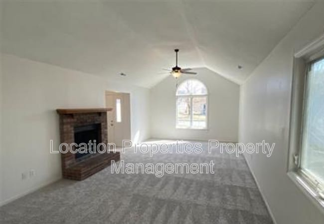 Building Photo - 2809 Meadow Dr