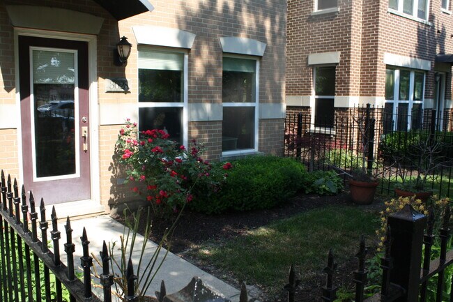 Building Photo - 3628 S Sangamon St