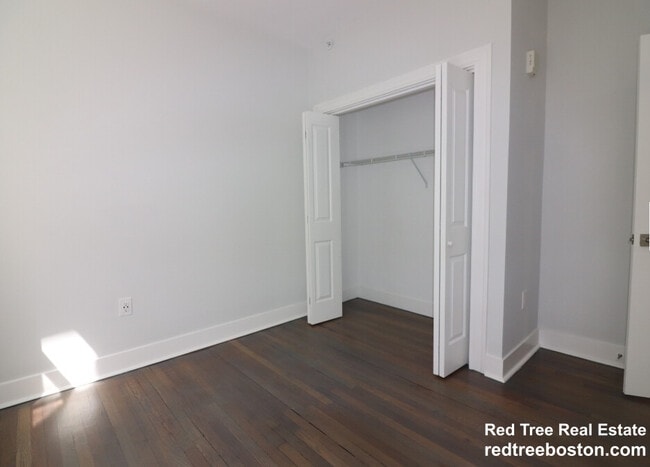 Foto del edificio - 81 Park Dr