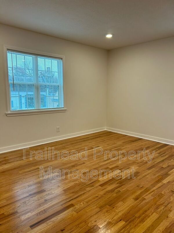 Foto del edificio - 300 E Gregory Blvd