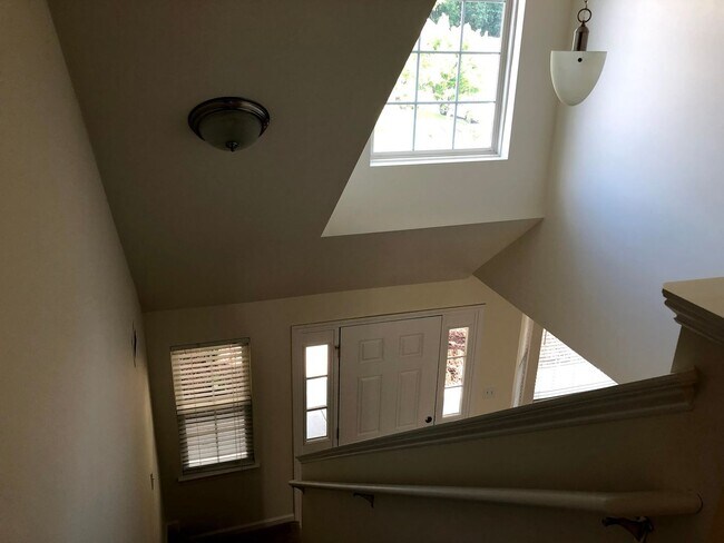 Foto del edificio - 3 bed 2.5 bath Spacious Home in Azalea Lakes