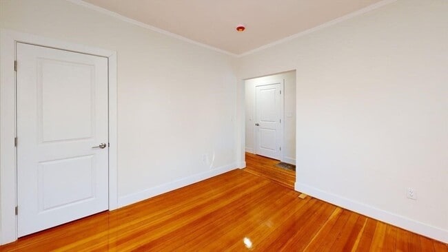 Building Photo - 391 Linwood Ave