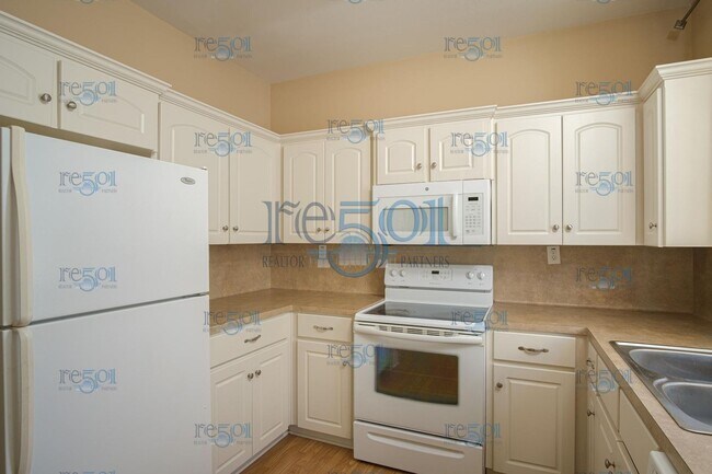 Building Photo - Bell House @ 4211