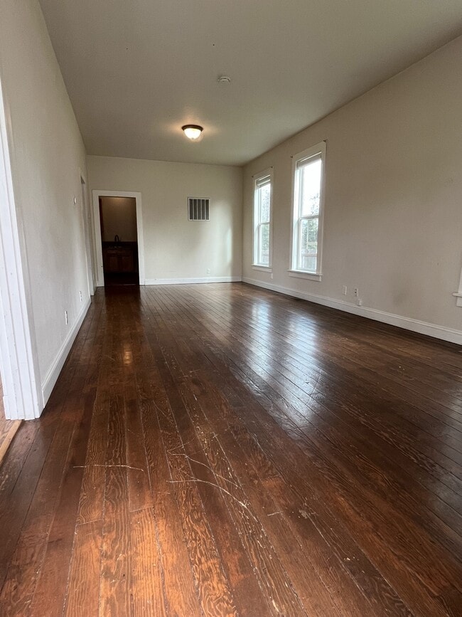 Building Photo - 644 Cowles Ave
