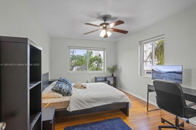 Foto del edificio - 8100 Crespi Blvd