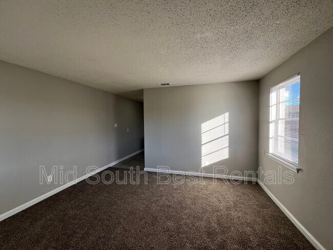 Building Photo - 2422 Charjean Cove