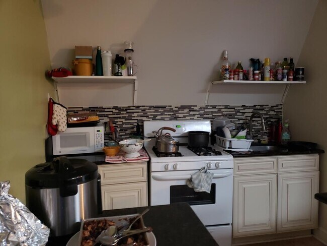 kitchen - 4228 Spruce St