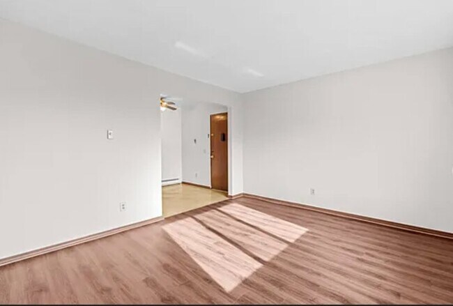 Foto del edificio - 1110 Lewis Ave