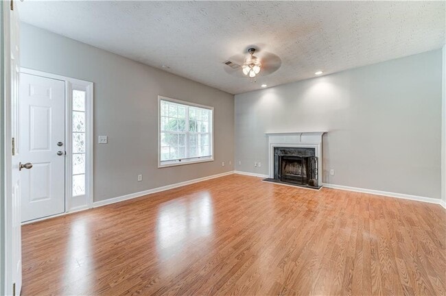 Building Photo - 4768 Sylvan St