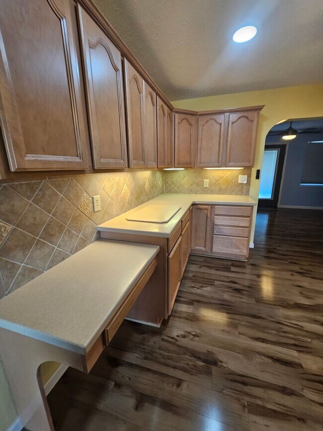 Building Photo - Charming 3Bed/2Ba Brick Home on the Edge o...