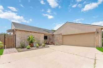 Building Photo - 14147 Hillvale Dr