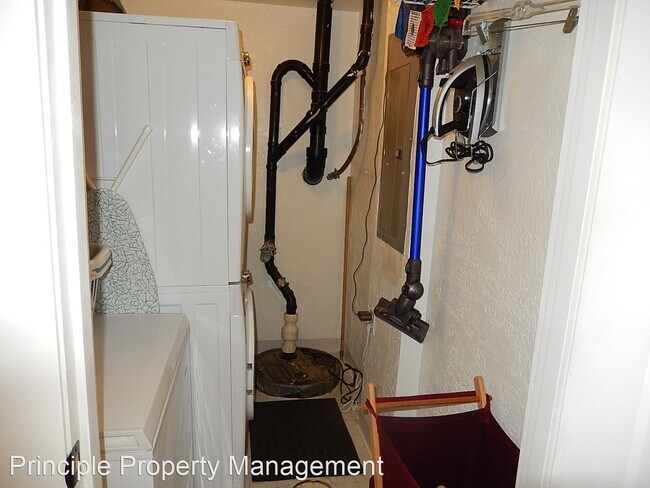 Building Photo - 3 br, 2 bath House - 340 N Grove Ct.