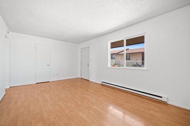 Foto del edificio - Great 2/1 Townhome WITH YARD in Pueblo West