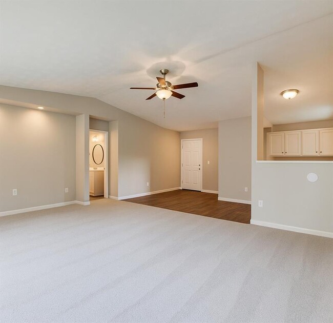 Building Photo - 834 Live Oak St