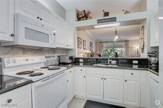 Building Photo - 280 Robin Hood Cir