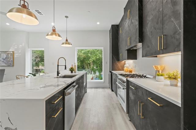 Foto del edificio - 935 W Twelfth St