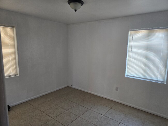 Foto del edificio - 3301 E 24th St