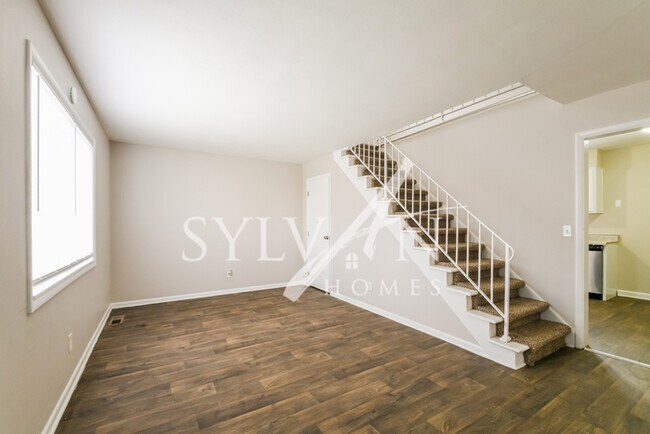 Building Photo - Charming 3 BR, 1 BA home