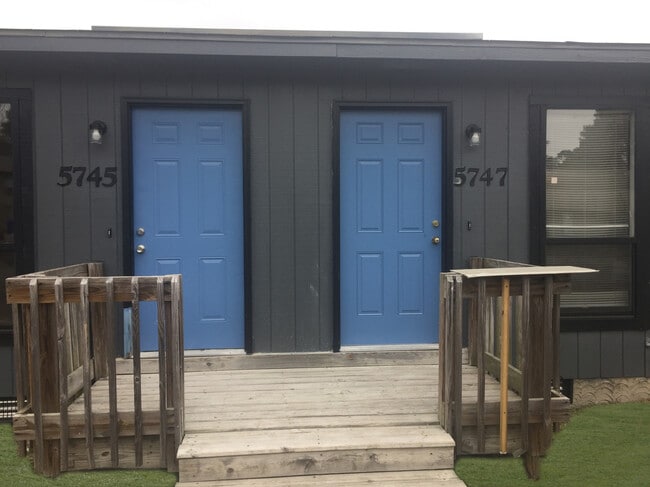 Building Photo - 5747 Aftonshire Dr