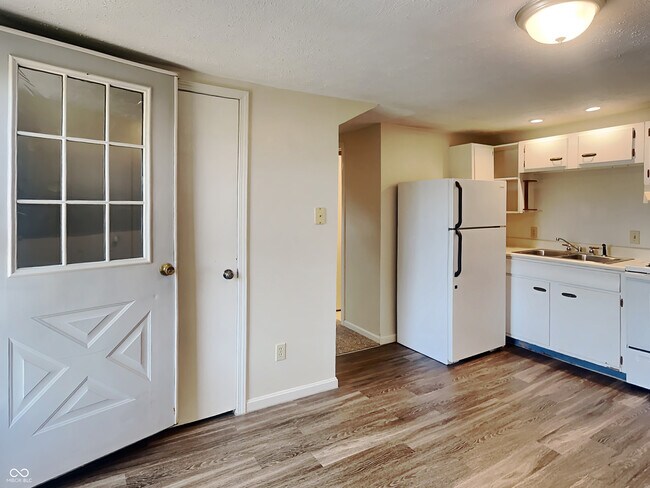 Foto del edificio - 4 W Main St