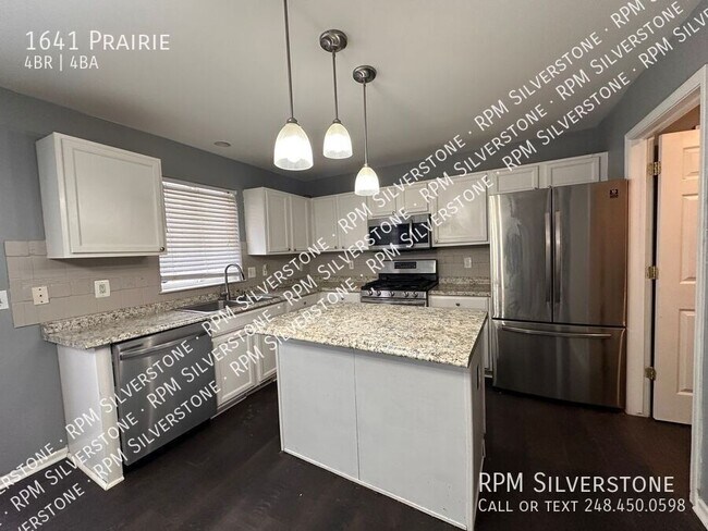 Foto del edificio - Spacious 4-bedroom
