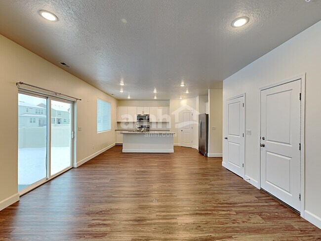 Foto del edificio - 301 N Gibbons Ln