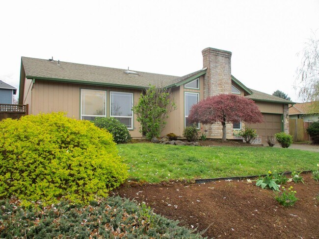 Foto del edificio - West Salem Home with Attached Two Car Gara...