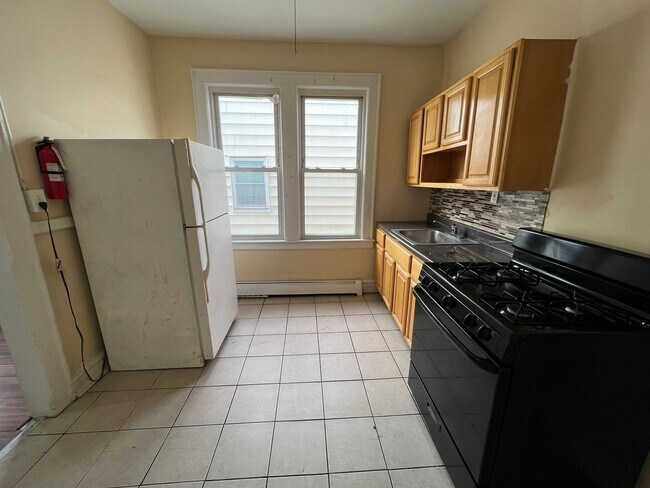 Unit 2L - 137 Goodwin Ave