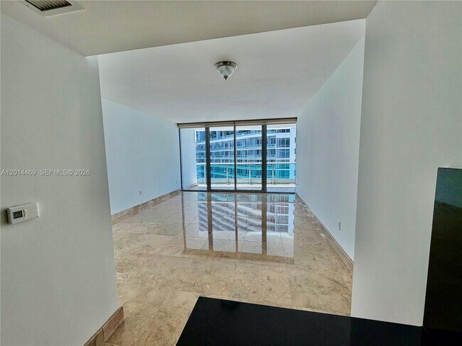 Foto del edificio - 1331 Brickell Bay Dr
