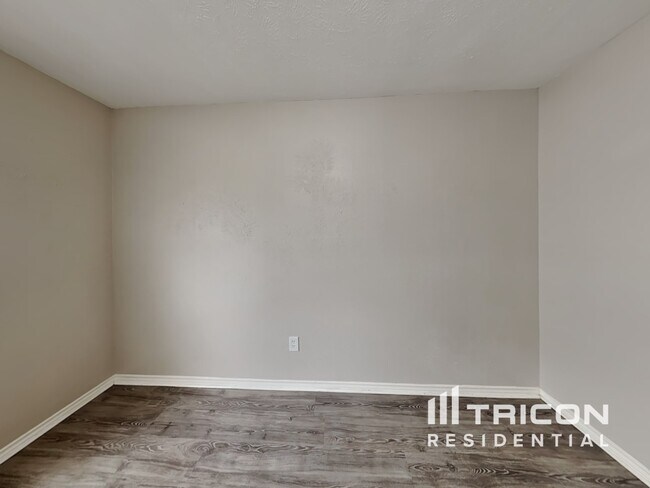 Building Photo - 418 David Dr