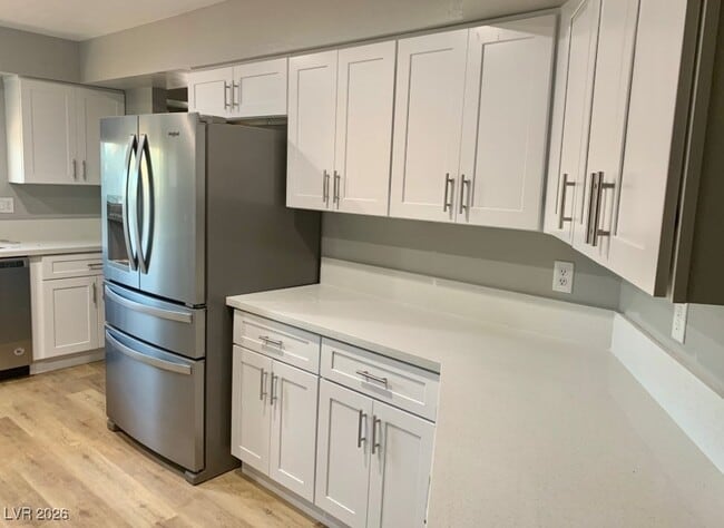 Foto del edificio - 6860 Tara Ave