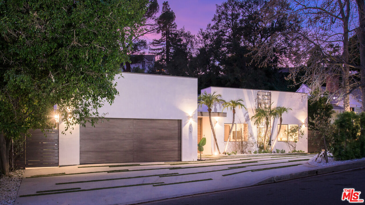 Foto principal - 2213 Roscomare Rd