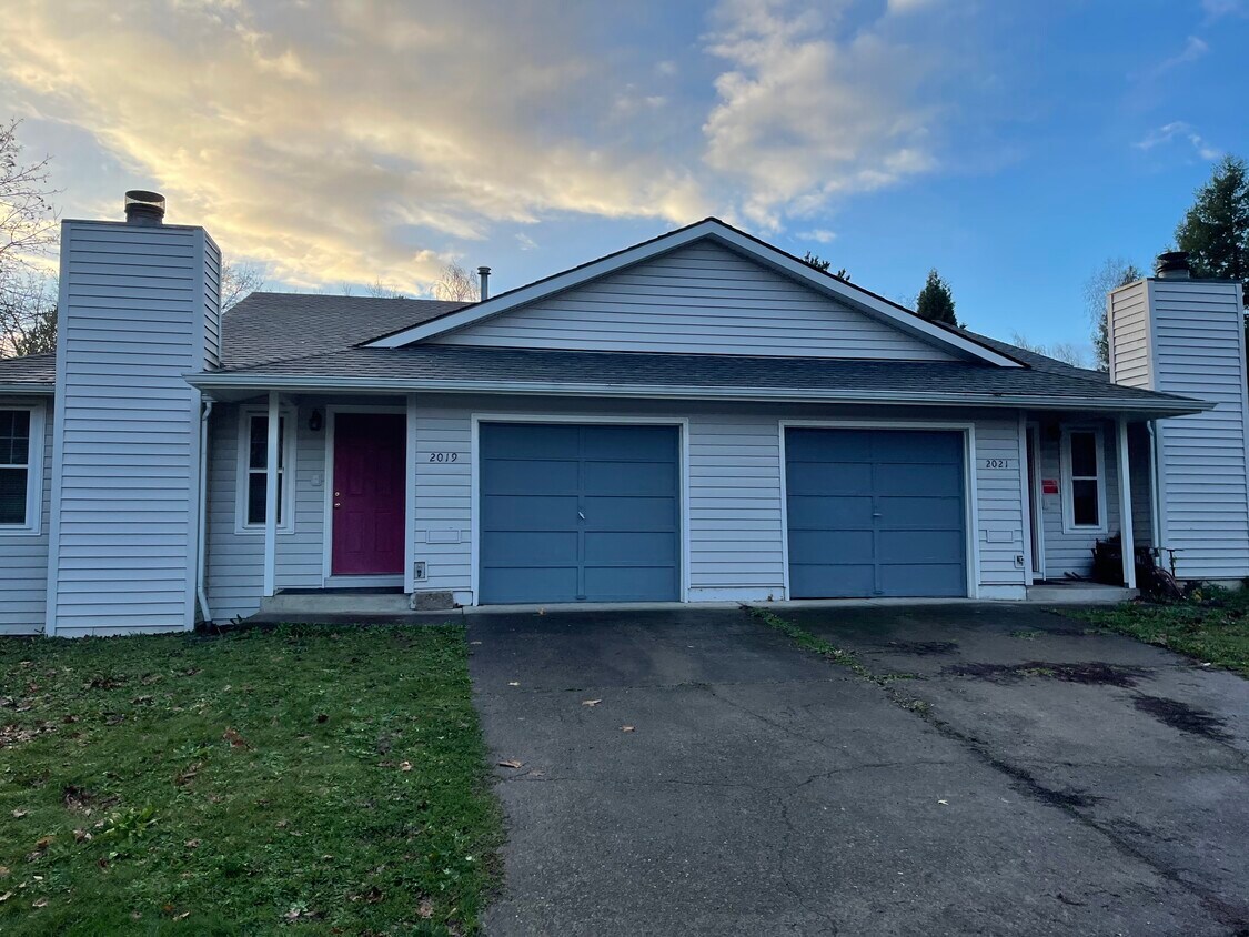 2019 NE Barberry Dr, Hillsboro, OR 97124 Townhome Rentals in