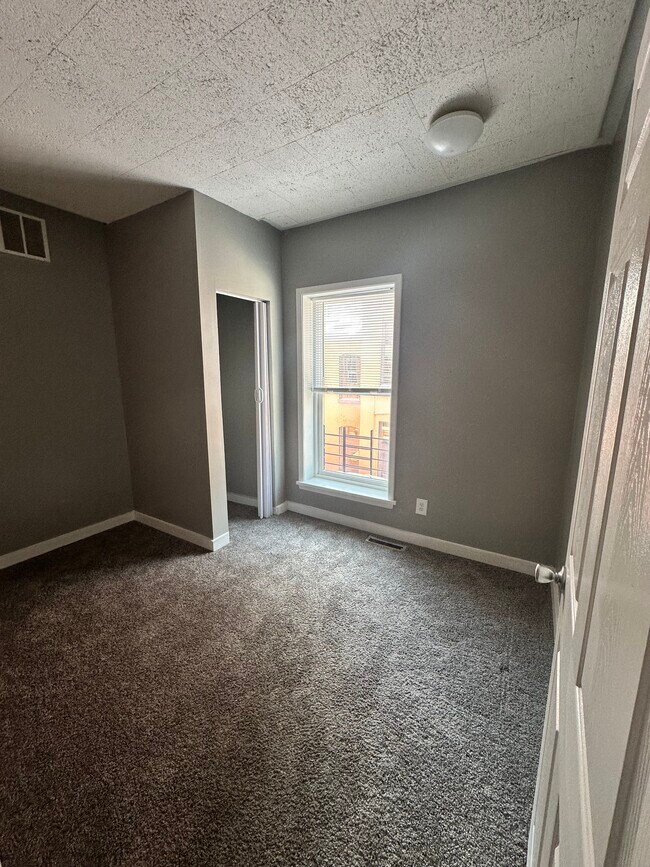 Dormitorio 1 - 437 Franklin St