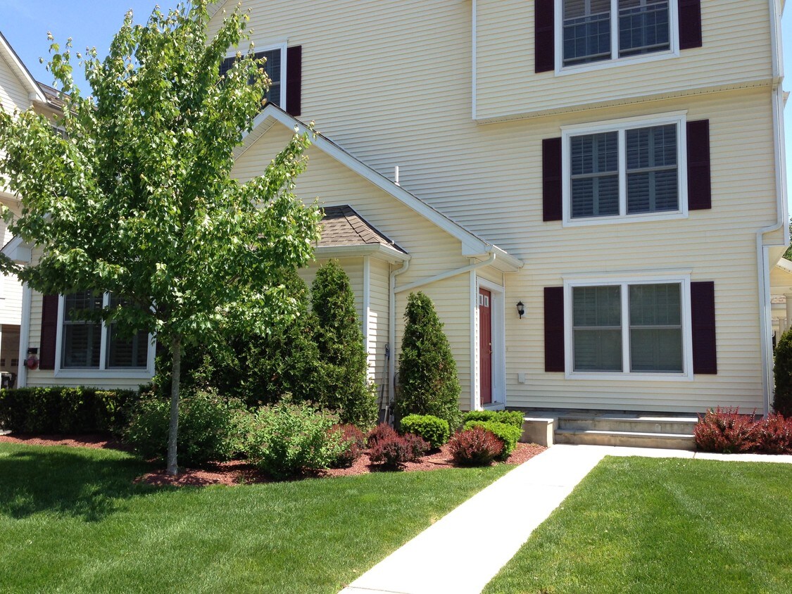 2023 Summer St, Stamford, CT 06905 Townhome Rentals in Stamford CT