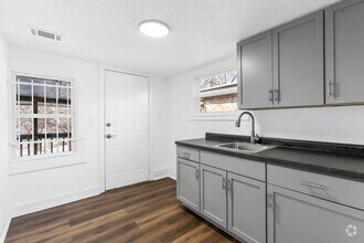 Building Photo - 3042 Greenwood Ave