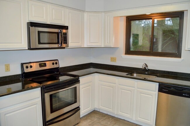 Building Photo - 9 Concord St