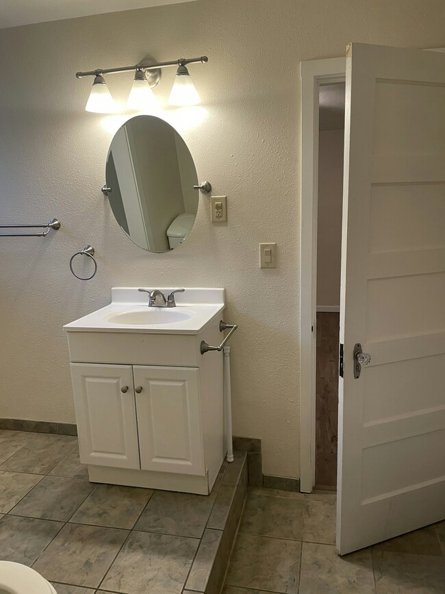 Foto del edificio - 254 E 4th Ave