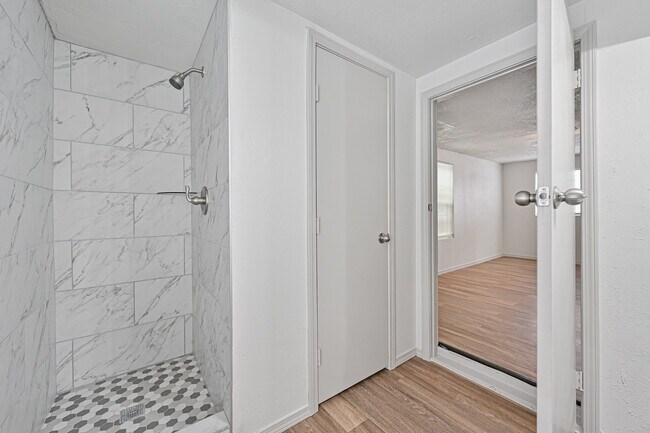 Foto del edificio - 2445 SW Binkley St