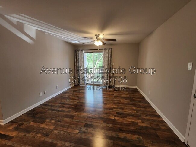 Foto del edificio - 708 Ridgeside Dr