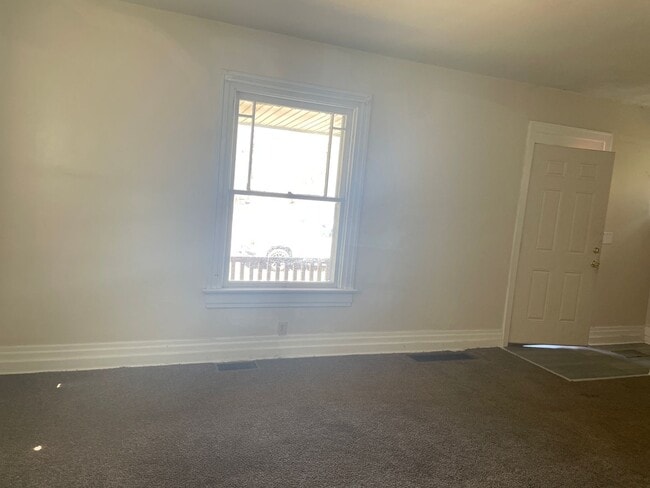 Building Photo - Large Single Family Home near Downtown Dayton