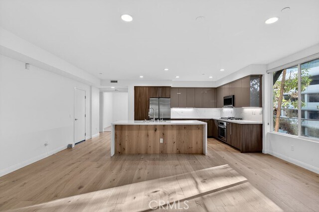 Building Photo - 575 Rockefeller