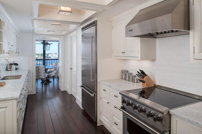 Building Photo - 400 N Flagler Dr