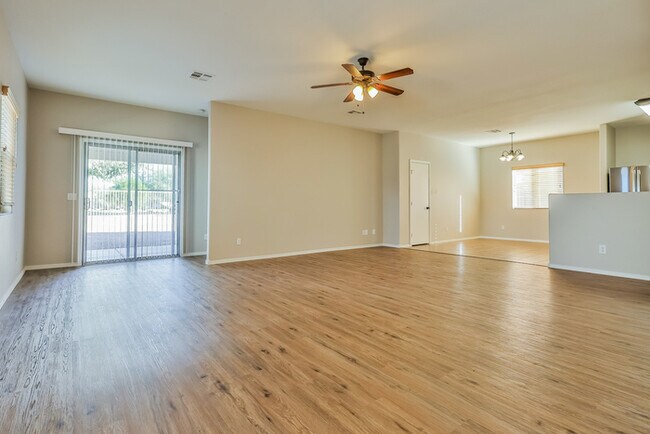 Foto del edificio - 5990 E Sunrise Cir