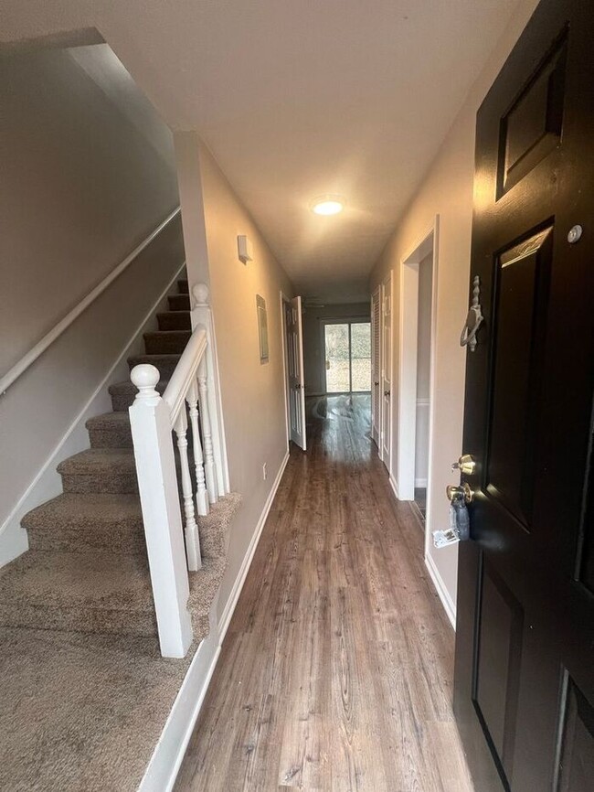 Foto del edificio - READY NOW! 2 Story town home in Lawrencevi...