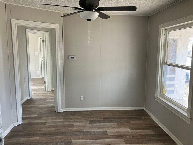 Building Photo - Beautifully Updated 2 Bedroom Home!