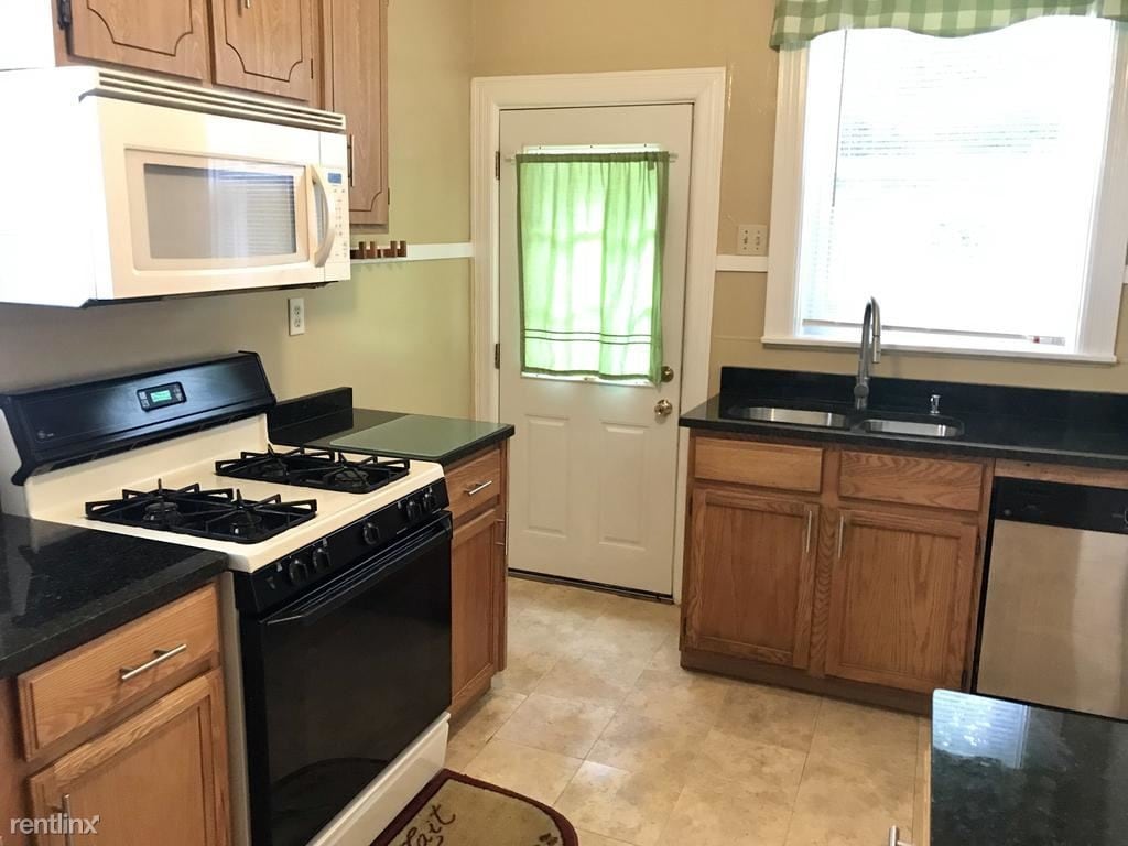 Primary Photo - 3 br, 2 bath House - 86 Oakwood Ave